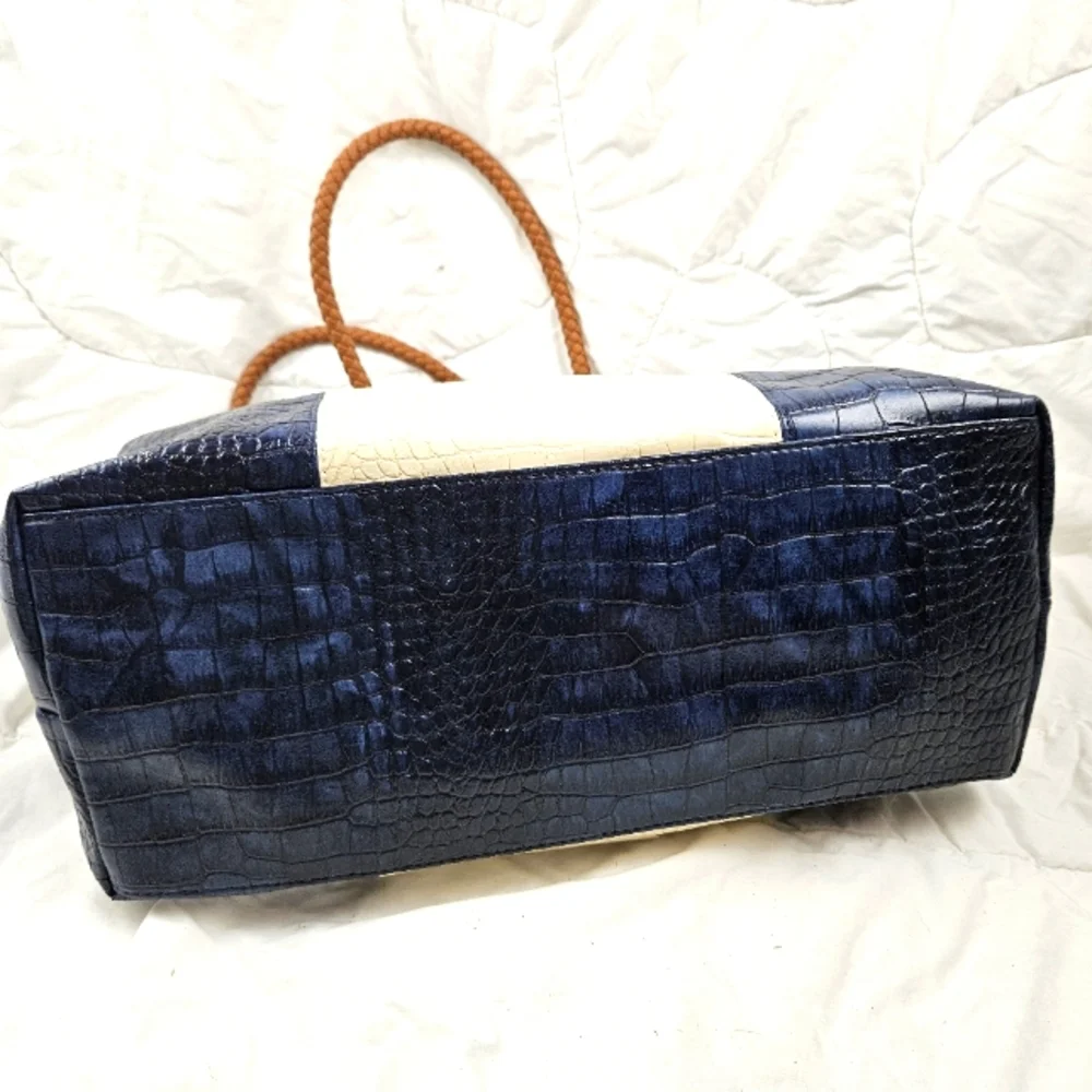 Faux leather tote bag - Picture 3 of 9
